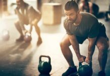 Does lifting weights really help you live longer? Man lifting kettlebell in gym